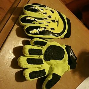 Score soccer gloves